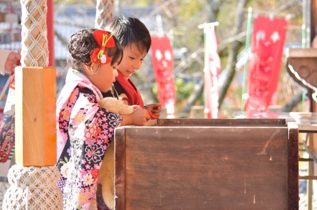 間違う人も多い！神社とお寺では参拝方法が変わる？